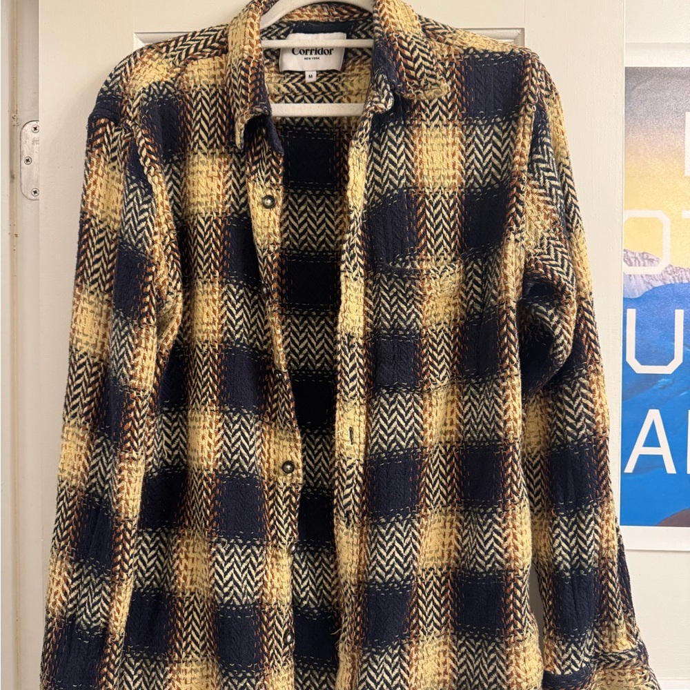 Corridor men’s yellow knit shirt - size medium